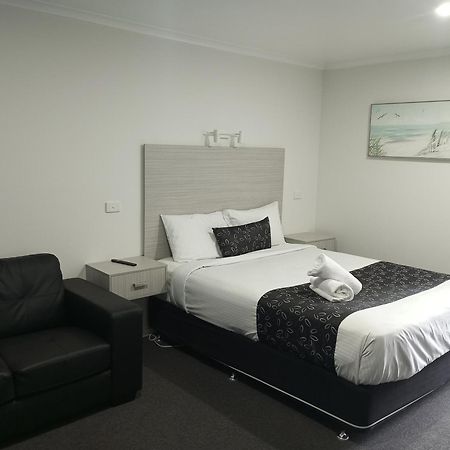 Big Valley Lakeside Paradise Motor Inn Shepparton Buitenkant foto