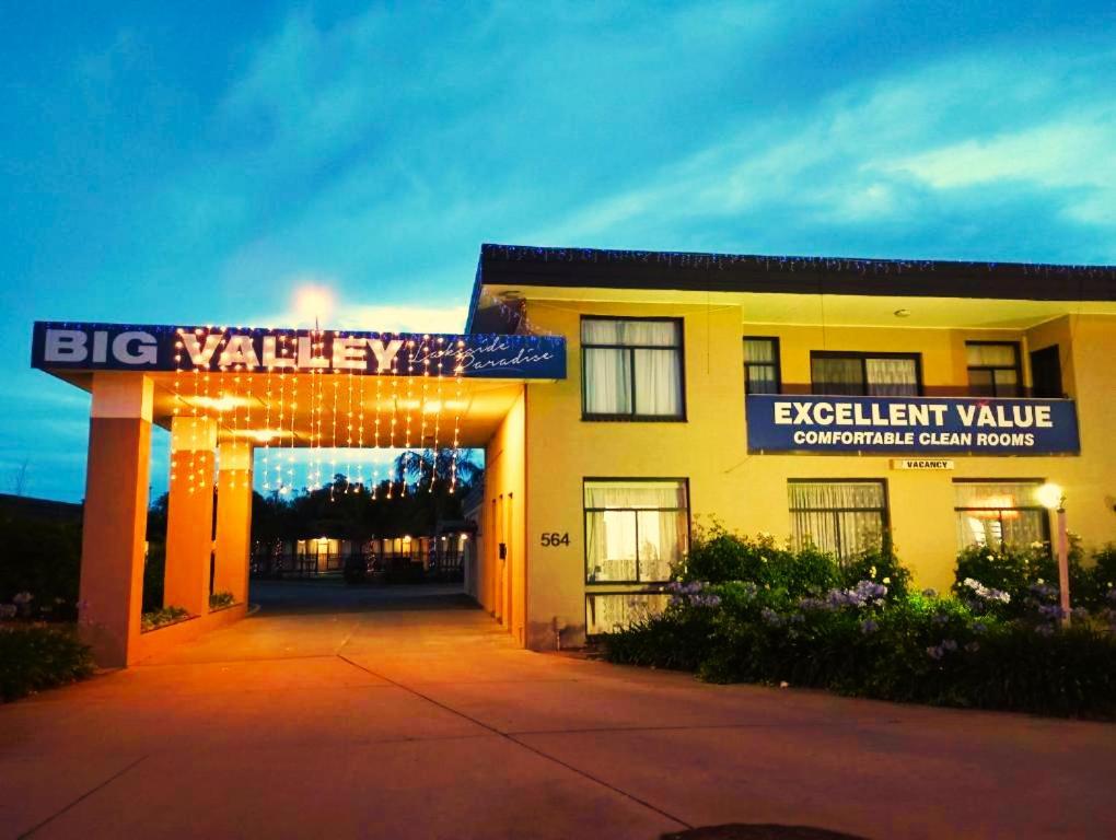 Big Valley Lakeside Paradise Motor Inn Shepparton Buitenkant foto