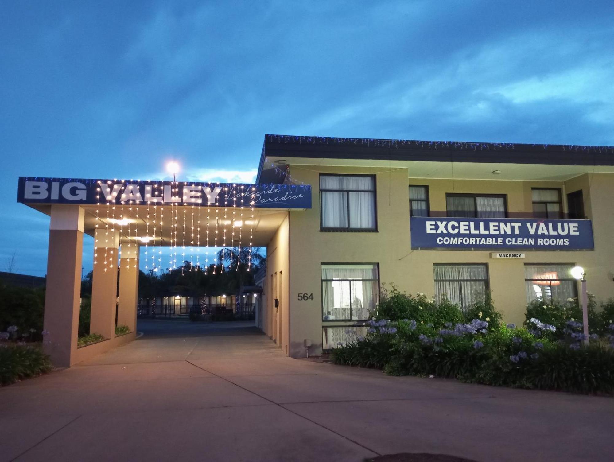 Big Valley Lakeside Paradise Motor Inn Shepparton Buitenkant foto