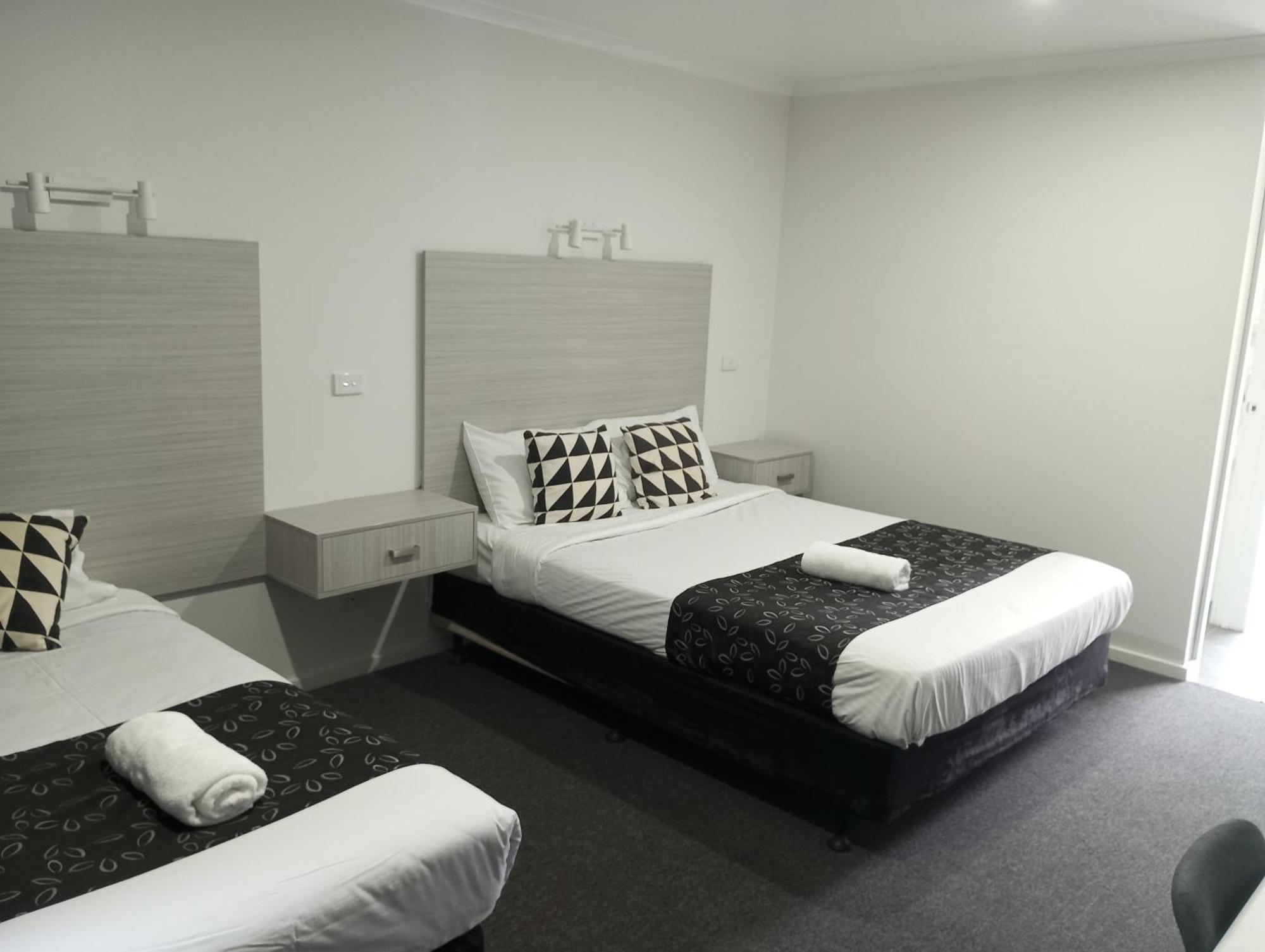 Big Valley Lakeside Paradise Motor Inn Shepparton Buitenkant foto