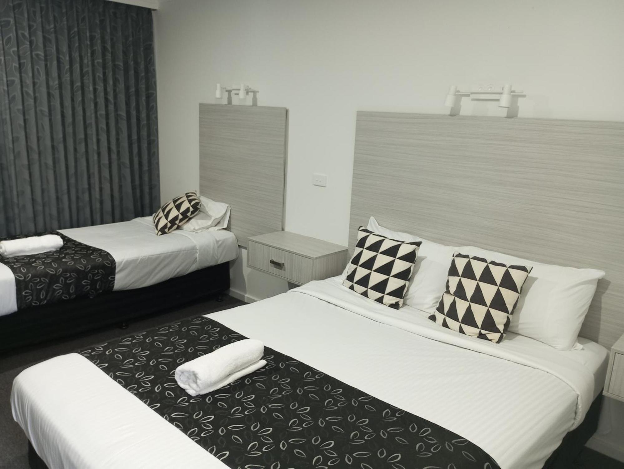 Big Valley Lakeside Paradise Motor Inn Shepparton Buitenkant foto