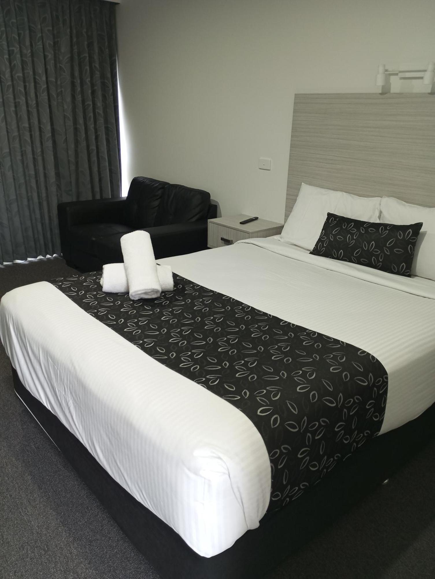 Big Valley Lakeside Paradise Motor Inn Shepparton Buitenkant foto