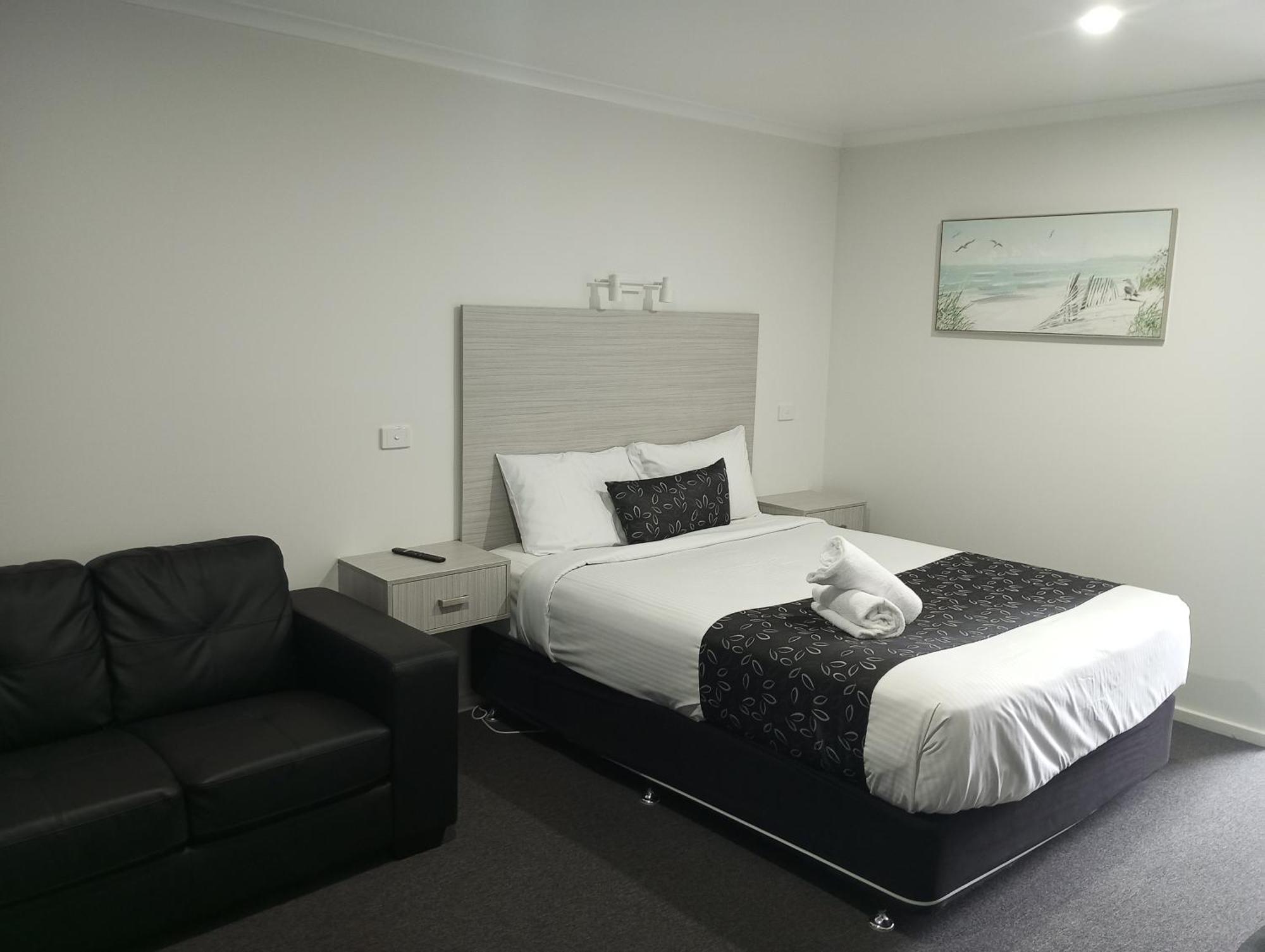 Big Valley Lakeside Paradise Motor Inn Shepparton Buitenkant foto
