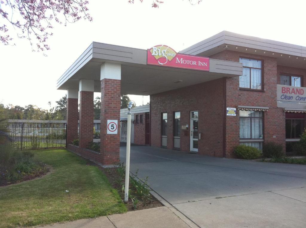 Big Valley Lakeside Paradise Motor Inn Shepparton Buitenkant foto