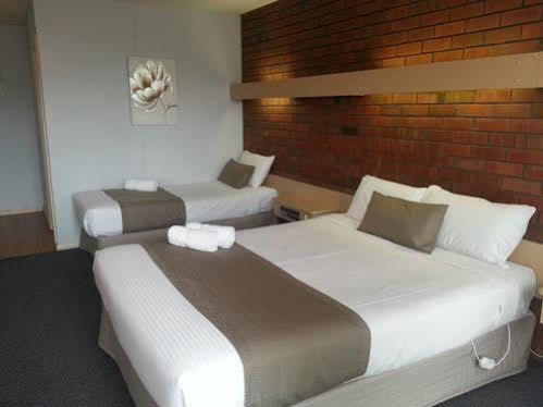 Big Valley Lakeside Paradise Motor Inn Shepparton Buitenkant foto