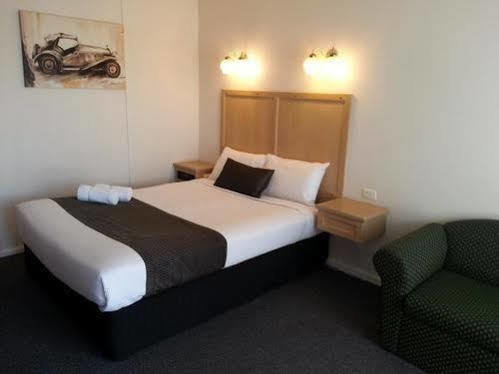 Big Valley Lakeside Paradise Motor Inn Shepparton Buitenkant foto